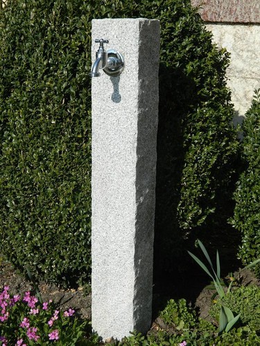 Wasserzapfsäule aus granit - aus,
