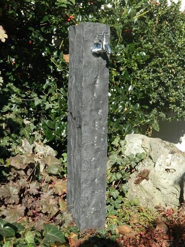 Wasserzapfsäule aus basalt - aus,