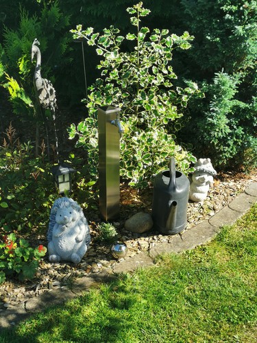 Wassersäule aus edelstahl - aus,