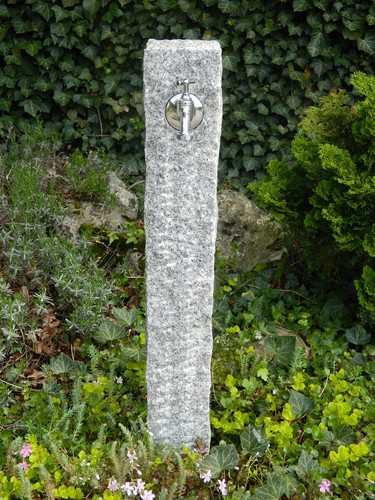 Wasserzapfsäule aus granit - aus,
