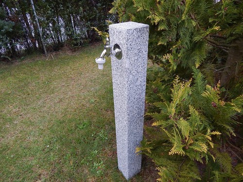 Wasserzapfstelle aus granit - wasserzapfstelle,