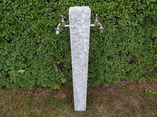 Wasserzapfsäule aus granit - aus,
